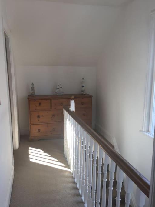 Spacious 5 Large Bedroom Victorian House - 2 Miles * Poole